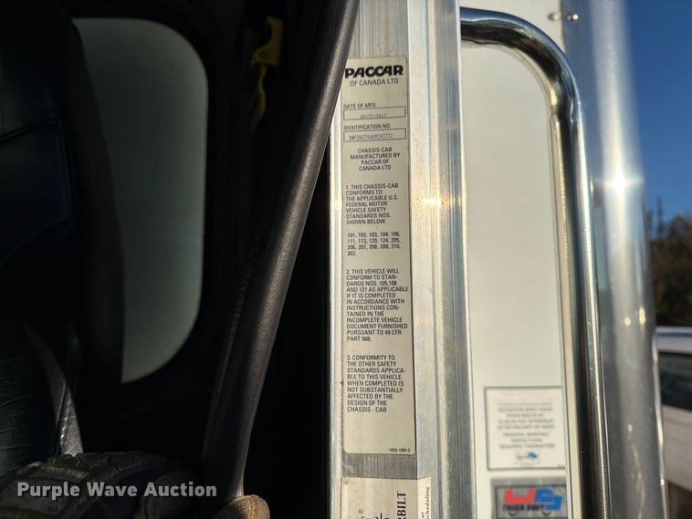 image for item FK2227 2014 Peterbilt 337 box truck