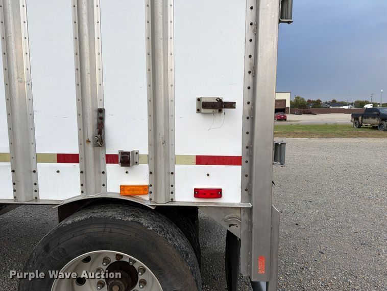 image for item FK3867 2001 Wilkens OK2MA32NCFSR walking floor trailer