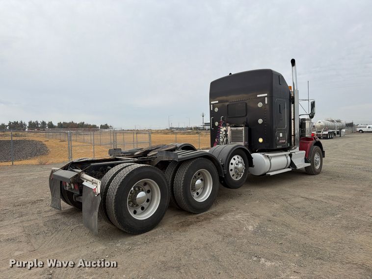image for item FM4503 2013 Kenworth T800 semi truck