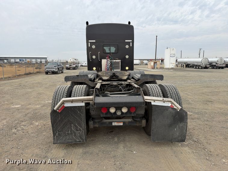 image for item FM4503 2013 Kenworth T800 semi truck