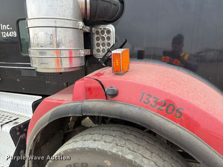 image for item FM4503 2013 Kenworth T800 semi truck
