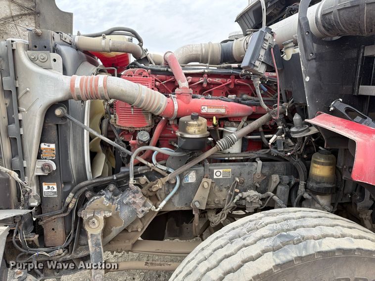 image for item FM4503 2013 Kenworth T800 semi truck