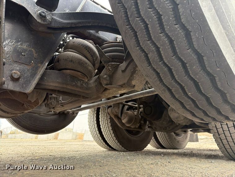 image for item FM4503 2013 Kenworth T800 semi truck