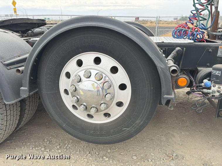 image for item FM4503 2013 Kenworth T800 semi truck