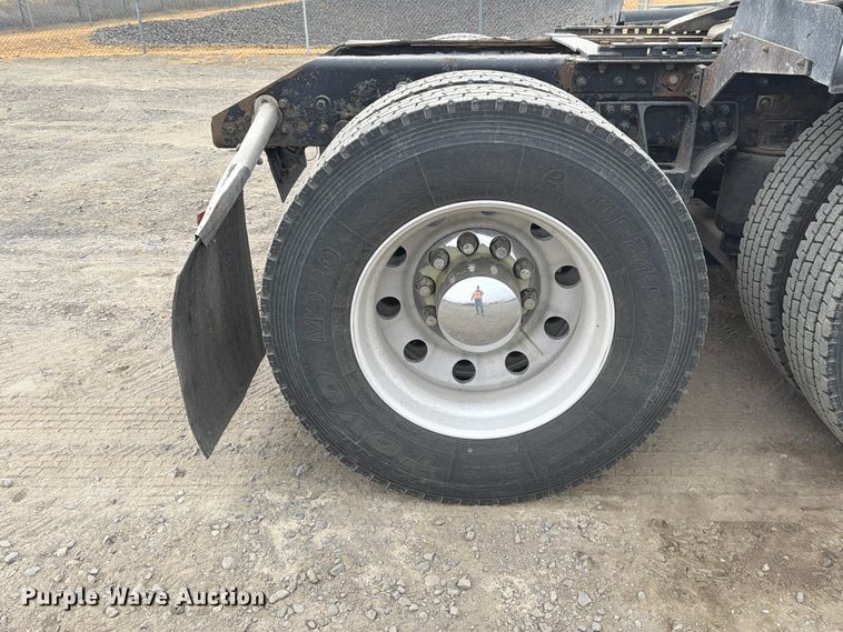 image for item FM4503 2013 Kenworth T800 semi truck