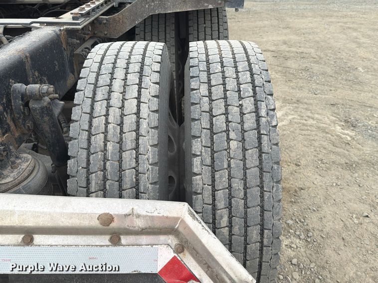 image for item FM4503 2013 Kenworth T800 semi truck