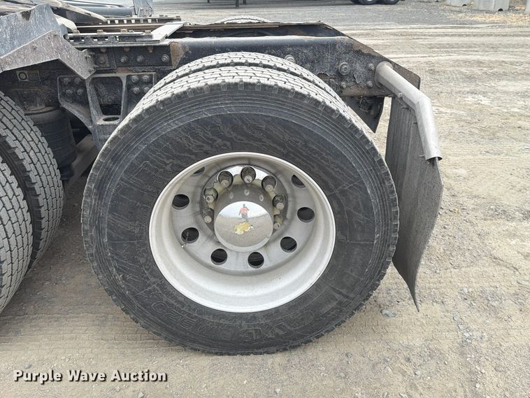 image for item FM4503 2013 Kenworth T800 semi truck