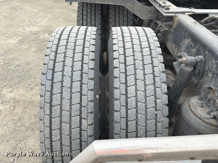 image for item FM4503 2013 Kenworth T800 semi truck
