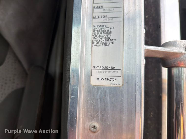 image for item FM4503 2013 Kenworth T800 semi truck