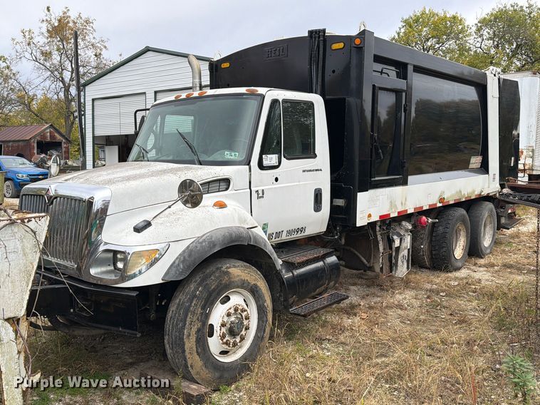 image for item FM6624 2007 International 7400 refuse truck