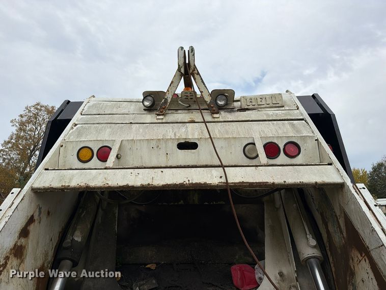 image for item FM6624 2007 International 7400 refuse truck