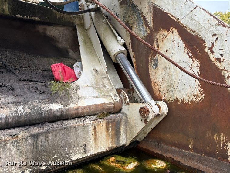 image for item FM6624 2007 International 7400 refuse truck