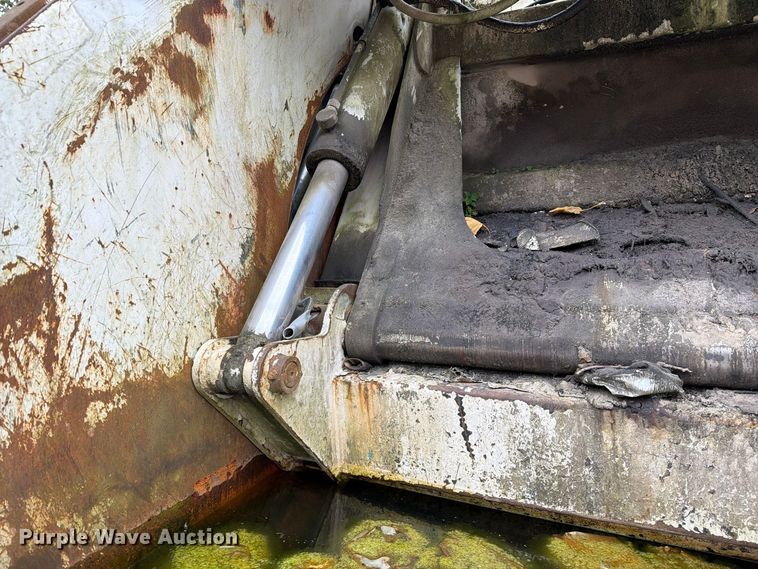 image for item FM6624 2007 International 7400 refuse truck