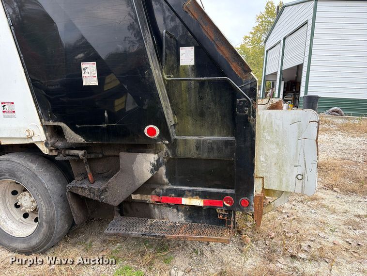 image for item FM6624 2007 International 7400 refuse truck