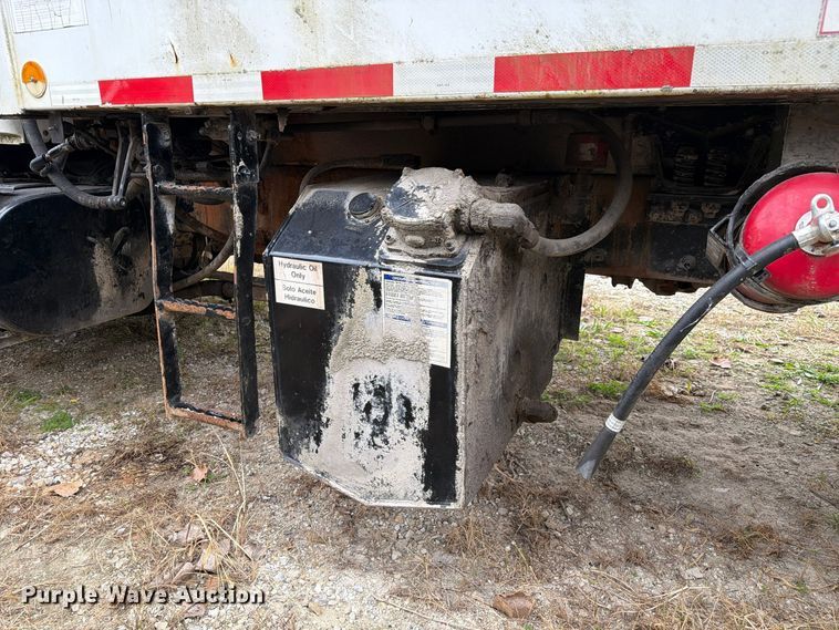 image for item FM6624 2007 International 7400 refuse truck