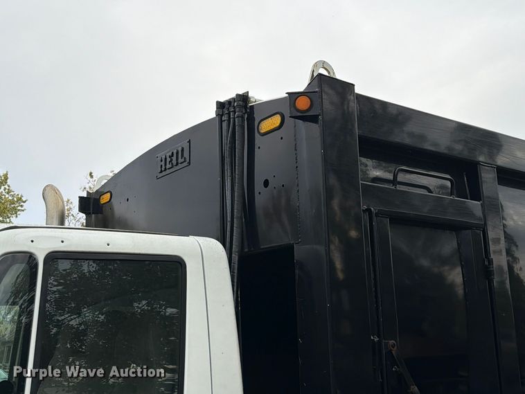 image for item FM6624 2007 International 7400 refuse truck