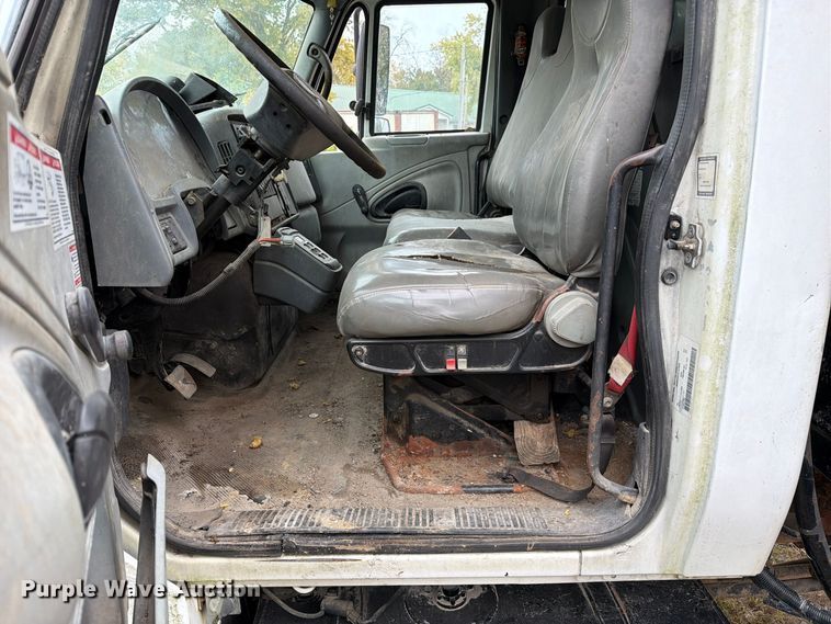 image for item FM6624 2007 International 7400 refuse truck