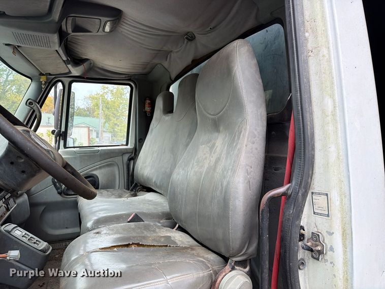 image for item FM6624 2007 International 7400 refuse truck