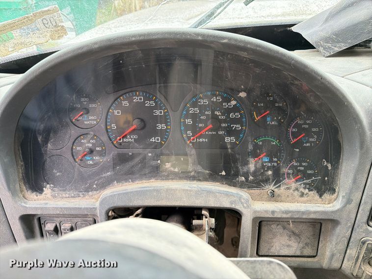 image for item FM6624 2007 International 7400 refuse truck