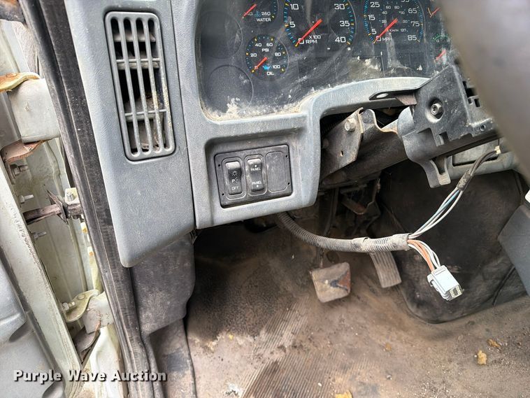image for item FM6624 2007 International 7400 refuse truck