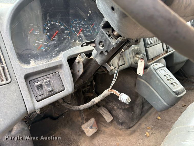 image for item FM6624 2007 International 7400 refuse truck