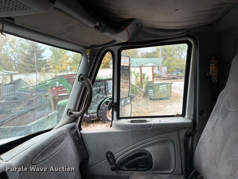 image for item FM6624 2007 International 7400 refuse truck