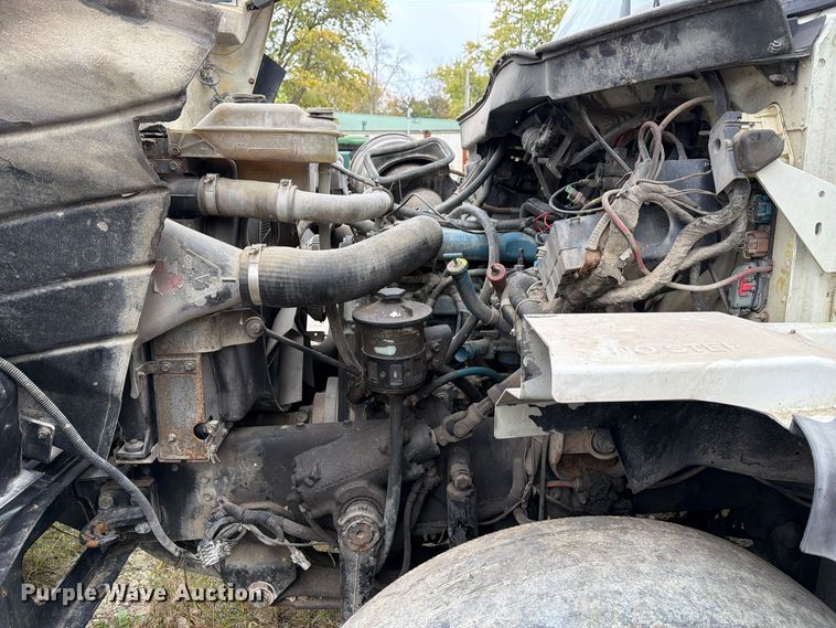 image for item FM6624 2007 International 7400 refuse truck