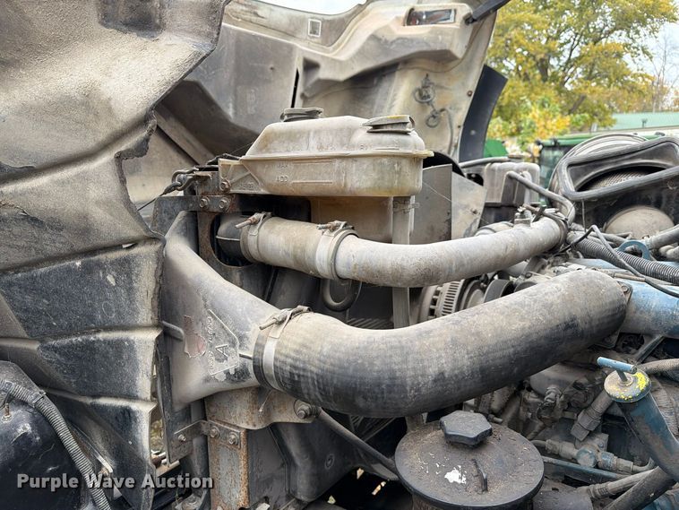 image for item FM6624 2007 International 7400 refuse truck