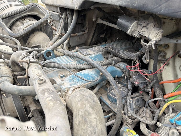 image for item FM6624 2007 International 7400 refuse truck
