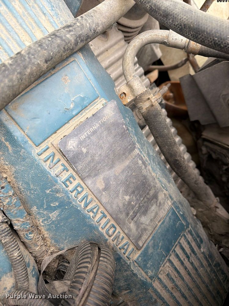 image for item FM6624 2007 International 7400 refuse truck