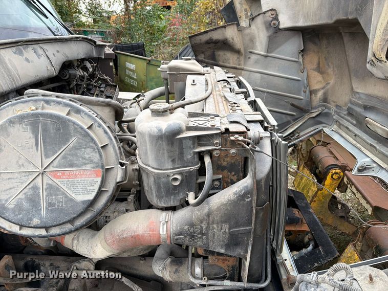 image for item FM6624 2007 International 7400 refuse truck