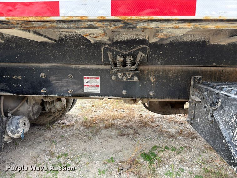 image for item FM6624 2007 International 7400 refuse truck