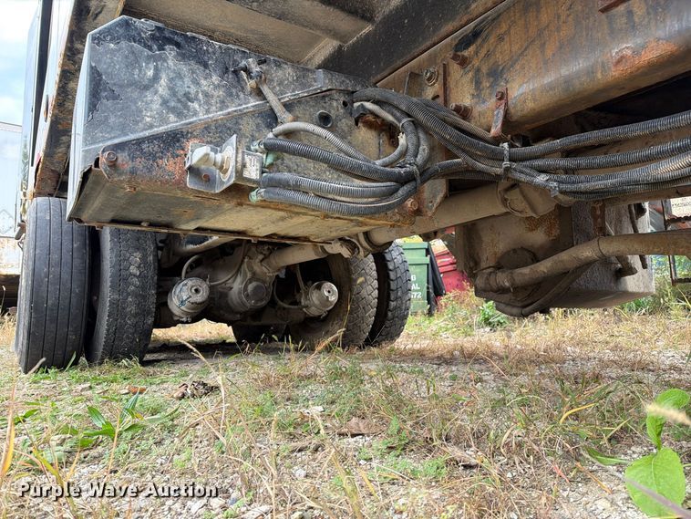 image for item FM6624 2007 International 7400 refuse truck