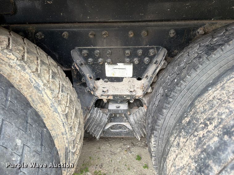 image for item FM6624 2007 International 7400 refuse truck