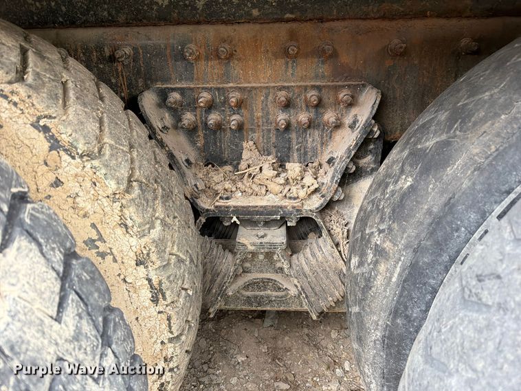 image for item FM6624 2007 International 7400 refuse truck