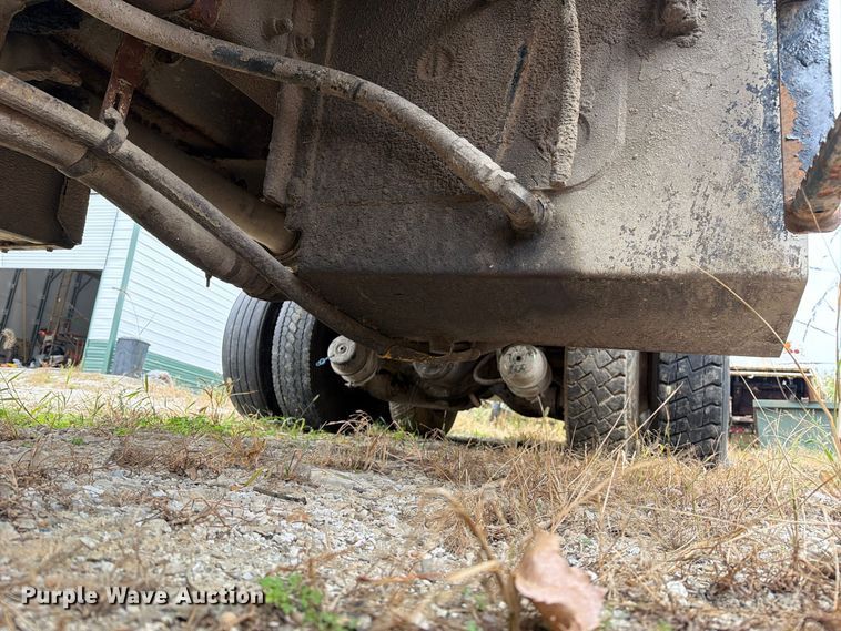 image for item FM6624 2007 International 7400 refuse truck