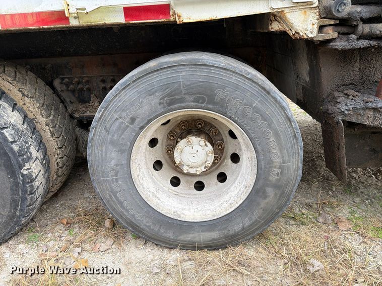 image for item FM6624 2007 International 7400 refuse truck