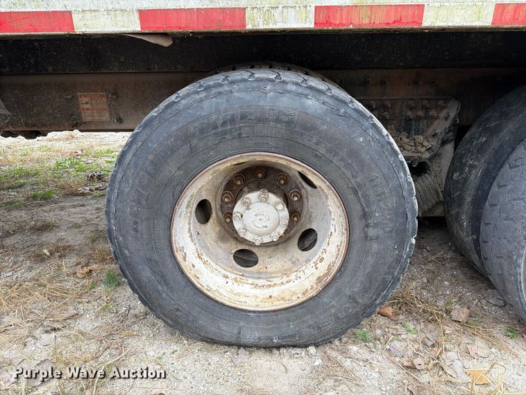 image for item FM6624 2007 International 7400 refuse truck