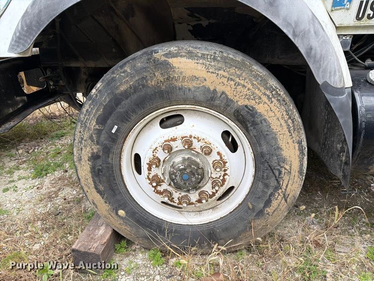 image for item FM6624 2007 International 7400 refuse truck