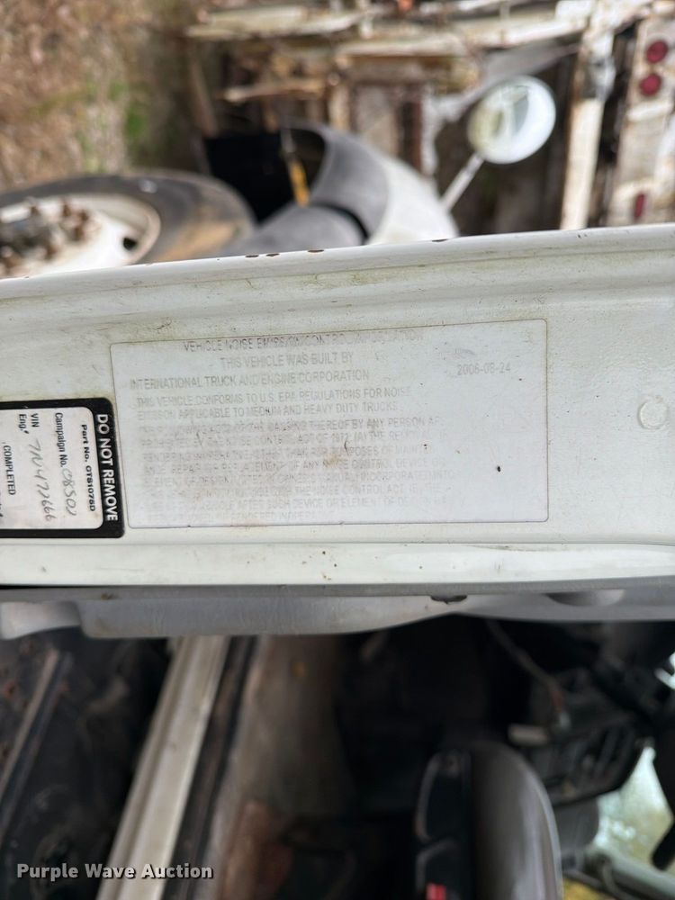 image for item FM6624 2007 International 7400 refuse truck