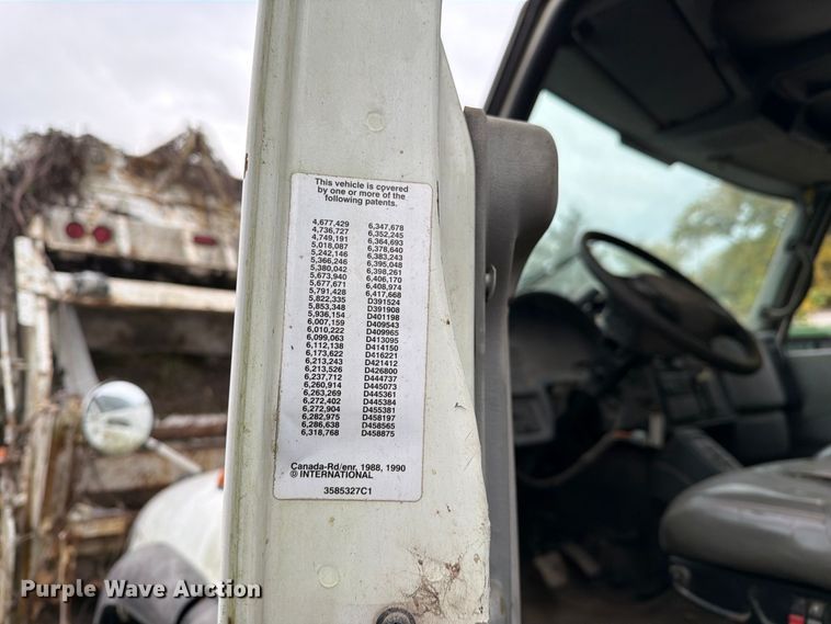 image for item FM6624 2007 International 7400 refuse truck