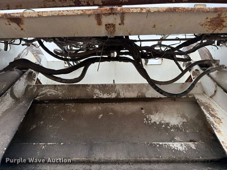 image for item FM6629 2002 International 7400 refuse truck
