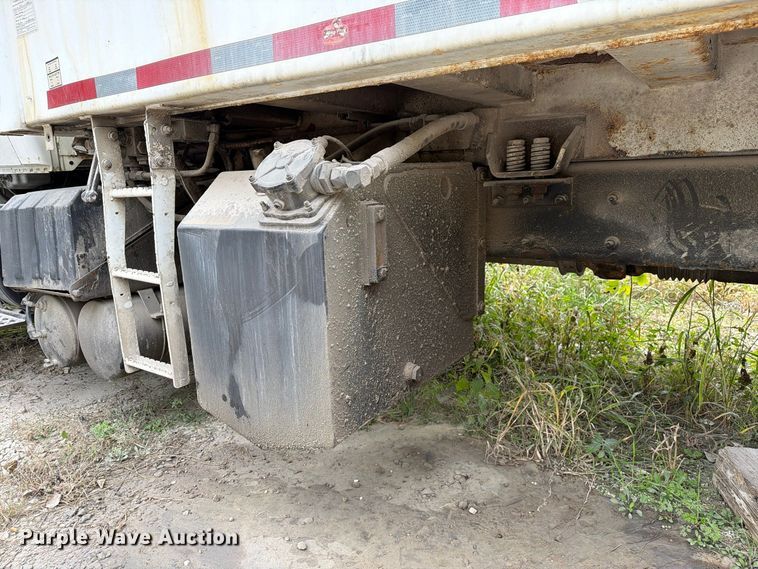 image for item FM6629 2002 International 7400 refuse truck