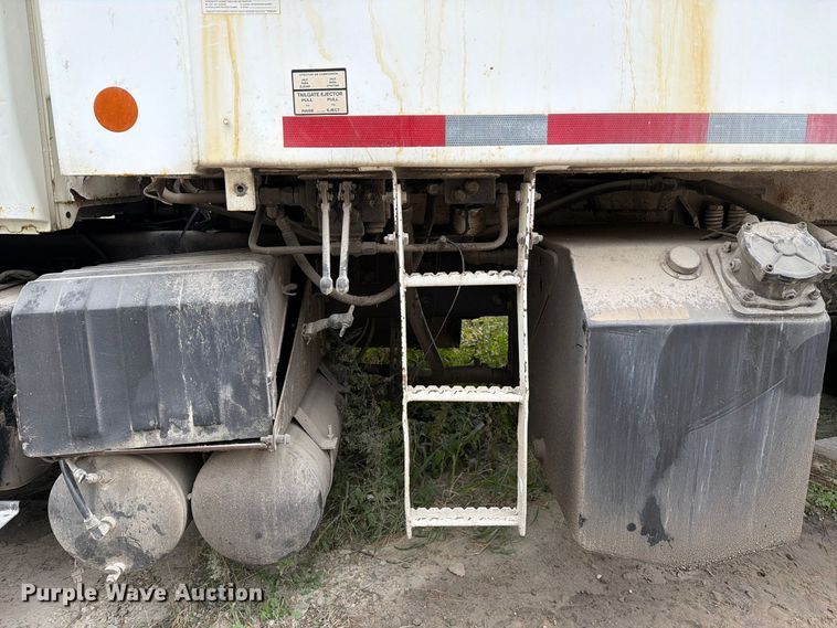 image for item FM6629 2002 International 7400 refuse truck
