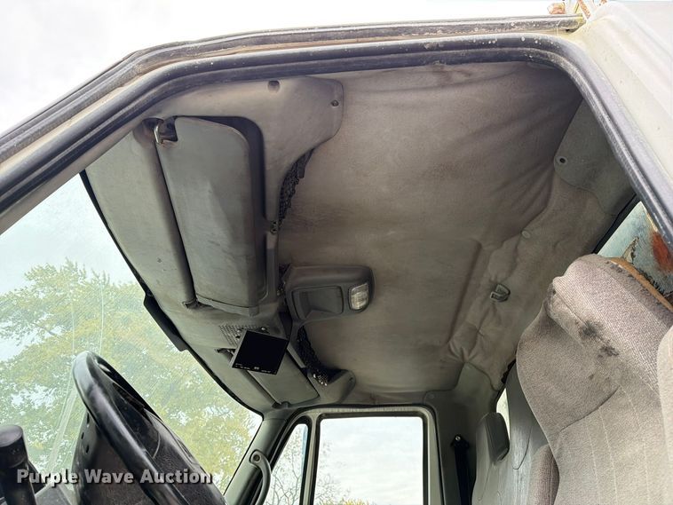 image for item FM6629 2002 International 7400 refuse truck