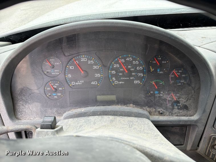 image for item FM6629 2002 International 7400 refuse truck
