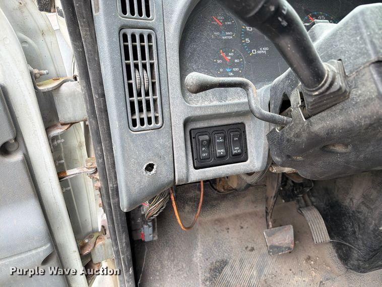 image for item FM6629 2002 International 7400 refuse truck