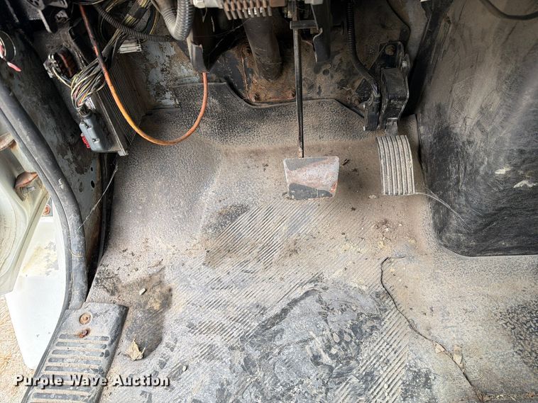 image for item FM6629 2002 International 7400 refuse truck