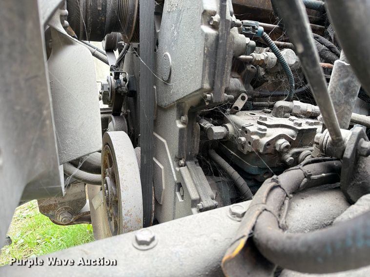 image for item FM6629 2002 International 7400 refuse truck