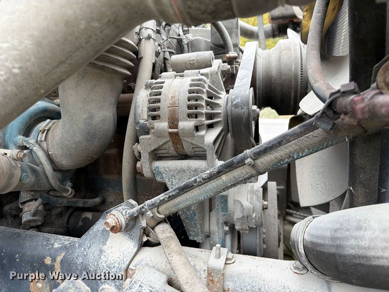 image for item FM6629 2002 International 7400 refuse truck